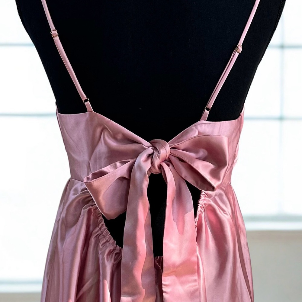 Elegant Pink Satin Dress - Picture 4 of 10